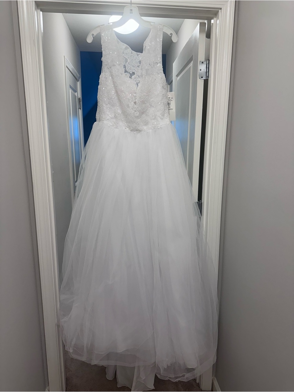 Womenโs White Tulle Lace Bodice Dress